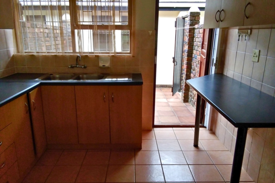 To Let 3 Bedroom Property for Rent in Somerset Park Western Cape